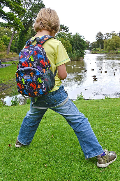 kolorowy wytrzymały lekki wygodny plecak dla dziecka chłopca Hugger